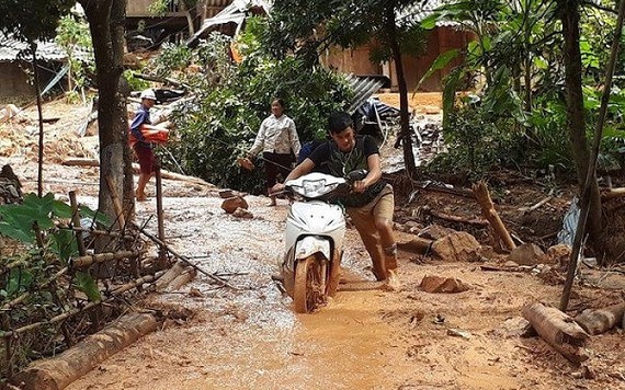 Hôm nay, bão lũ sẽ tiếp tục hoành hành miền Bắc và miền Trung