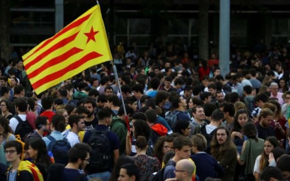 Biểu tình lớn phản đối Tây Ban Nha bắt thủ lĩnh ly khai Catalonia