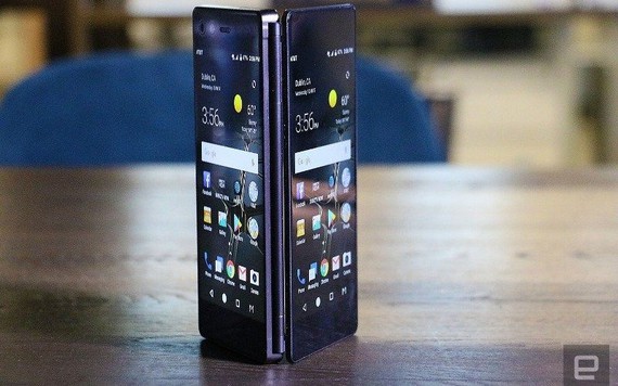 Ngắm ảnh thực tế của Axon M - Smartphone hai màn hình gập độc đáo từ ZTE