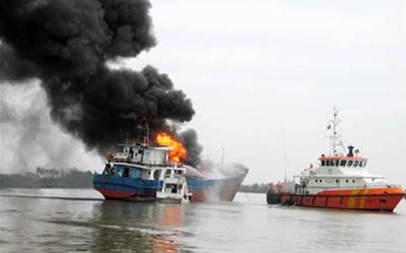 Cháy tàu ở Hải Phòng, bốn thuyền viên bị bỏng nặng