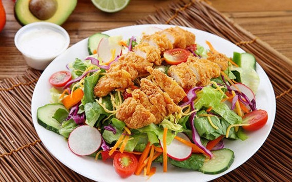 7 món ăn nàng chớ bỏ vào salad nếu đang cố giảm cân