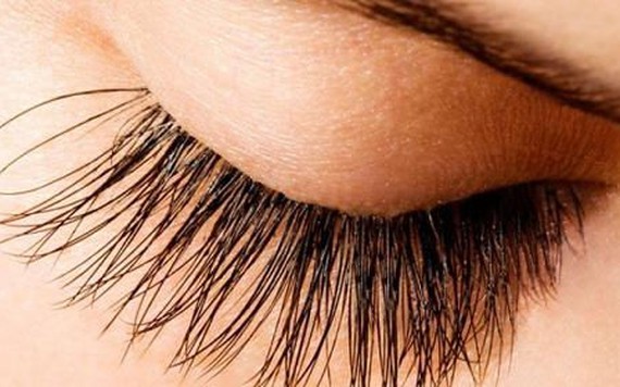 15 mẹo sở hữu hàng mi cong vút, chuẩn bị cho đêm Giáng Sinh thêm lung linh