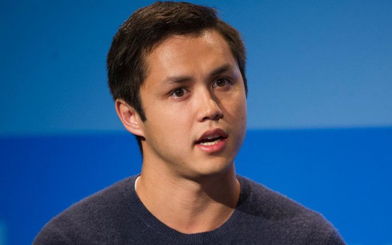 Chàng tỷ phú lương 250.000 USD/tháng chung thủy với cô bạn học cũ