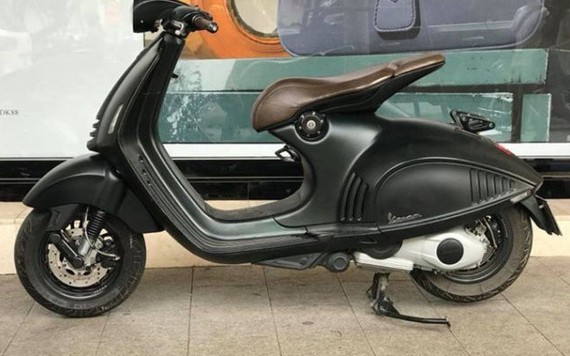 Vespa 946 Empori Armani hàng cũ rao bán giá hơn cả xe hơi