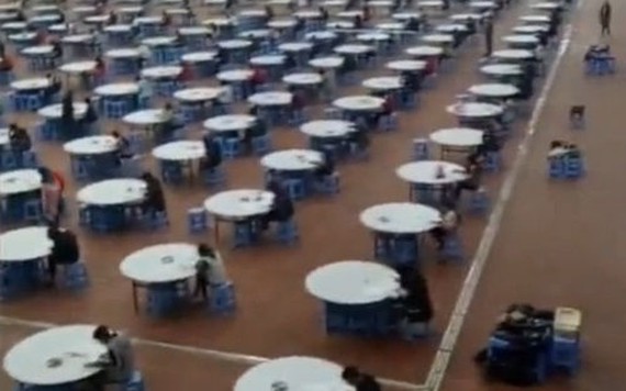 'Quái chiêu' tránh gian lận thi cử của thầy trò Trung Quốc