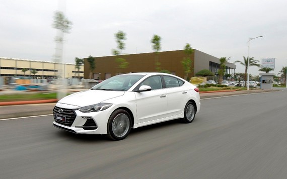 Hyundai Elantra Sport ra mắt với giá 729 triệu, rẻ hơn Honda Civic và Ford Focus
