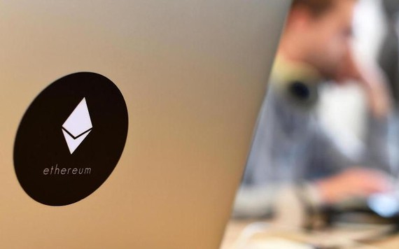 Đồng tiền ảo Ethereum giảm giá mạnh trong sự "tháo chạy" của nhà đầu tư