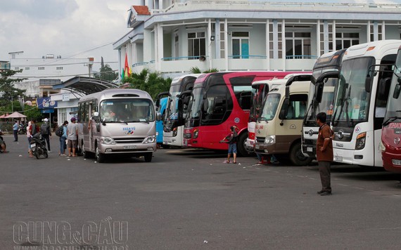 Sau Tết, người dân phải mua vé xe Nha Trang - Sài Gòn với giá gấp đôi, gấp ba