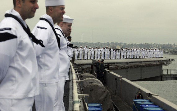 Thuỷ thủ tàu sân bay USS Carl Vinson được qua đêm ở Đà Nẵng