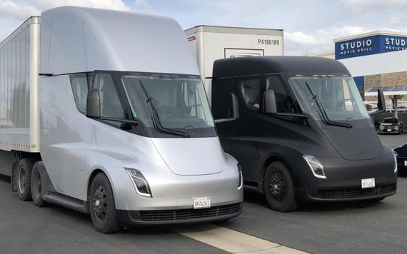 Xe đầu kéo Tesla Semi lộ diện với nhiệm vụ chở hàng đầu tiên