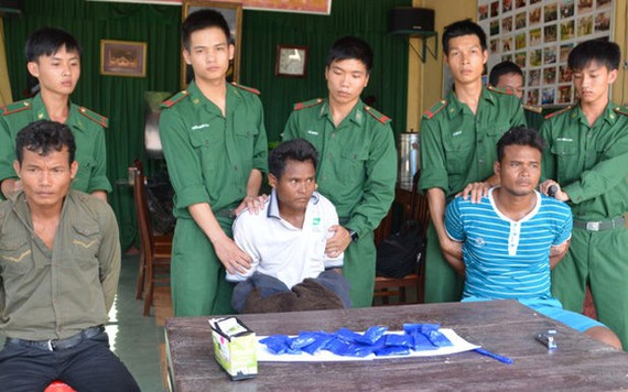 Quảng Trị bắt giữ 5 người Lào đưa hơn 50 ngàn viên ma tuý đá vào Việt Nam