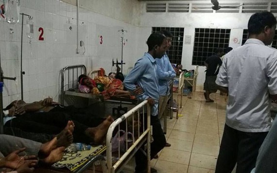 Hàng chục người nhập viện ở Campuchia vì ngộ độc rượu trong đám tang của một người chết vì ngộ độc rượu