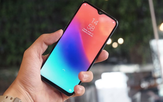 Realme 2 Pro cấu hình cao giá rẻ, Oppo F9, Bphone 3 coi chừng!