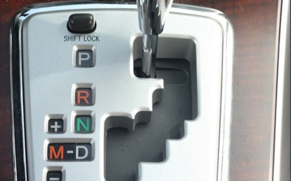 Những tính năng hữu ích của nút Shift Lock trên hộp số ô tô mà ít người biết