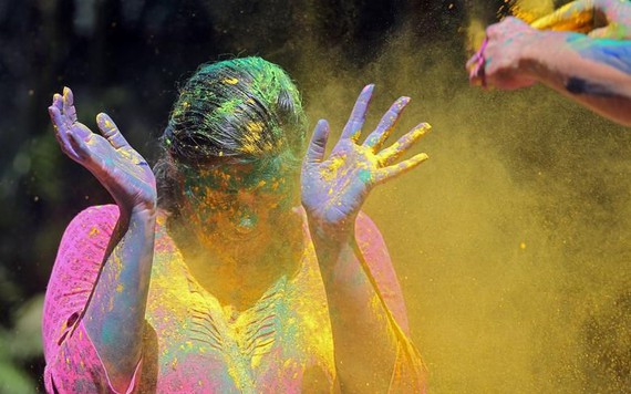 Lễ hội Lathmar Holi đầy màu sắc ở Ấn Độ