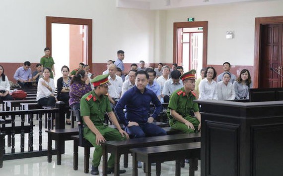 Hoãn phiên tòa phúc thẩm Vũ “nhôm” trong đại án ngân hàng Đông Á