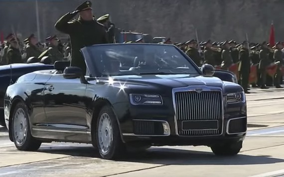 Aurus Convertible mui trần xuất hiện, giống hệt Rolls-Royce Phantom Drophead Coupe