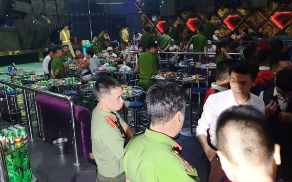 Cảnh sát đột kích quán F3 Clup ở Đà Nẵng phát hiện 80 người dương tính ma túy
