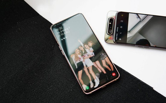 Ngất ngây với bộ quà tặng kèm Galaxy A80 giành cho fan BlackPink và các tín đồ sành điệu