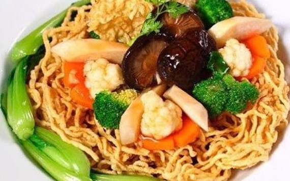 Món ngon mỗi ngày: Cách làm mì xào giòn thập cẩm cực ngon