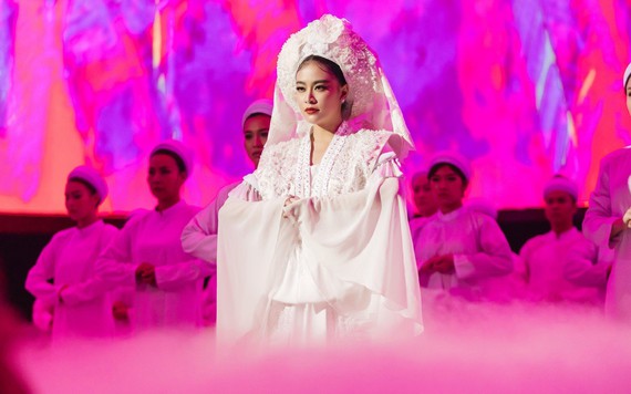 Hoàng Thùy Linh tung MV "Tứ Phủ", khán giả mãn nhãn với những hình ảnh huyền bí, đầy quyền uy - đậm đà tín ngưỡng thờ Mẫu