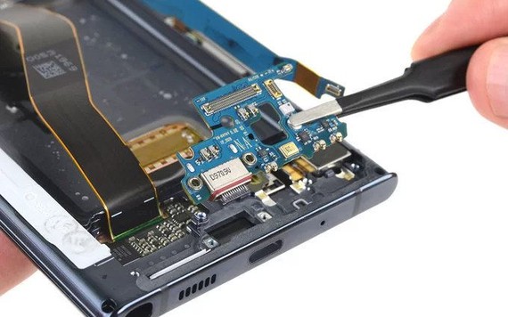 "Mổ bụng" Galaxy Note 10+ 5G: Phức tạp và khó sửa chữa