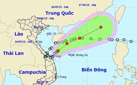 Áp thấp nhiệt đới ra khỏi các tỉnh miền Trung nhưng mưa lớn vẫn kéo dài