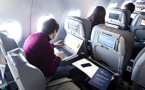 Cước wifi trên máy bay Vietnam Airlines được tính thế nào?
