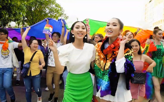 Tham gia Miss Asia Pacific International 2019 - Thu Hiền lên tiếng ủng hộ cộng đồng LGBT