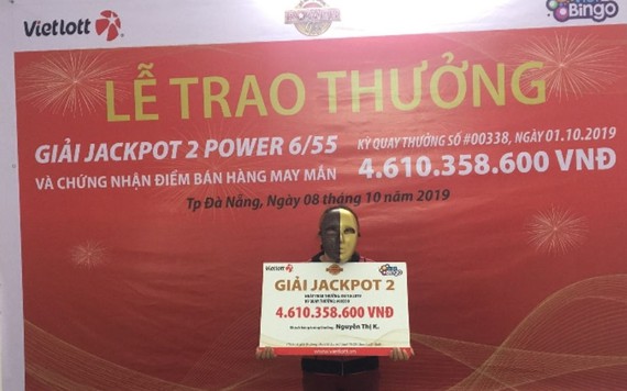 Người bán vé số dạo ở Đà Nẵng trúng Jackpot 4,6 tỷ