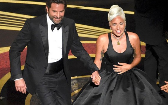 Lady Gaga thừa nhận tình cảm với Bradley Cooper chỉ là dàn dựng