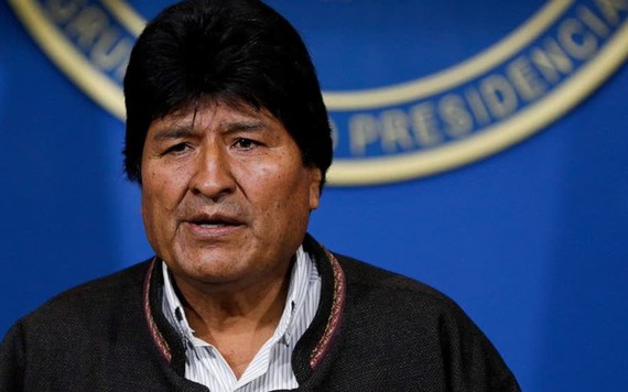 Tổng thống Bolivia và hàng loạt quan chức chính phủ đệ đơn từ chức