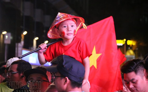 Không khí Phố đi bộ Nguyễn Huệ trước trận đấu tối nay như ngày hội