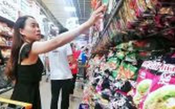 "Cuộc chiến" mì gói: Tranh giành thị phần từ cửa hàng tạp hóa đến siêu thị (bài 1)