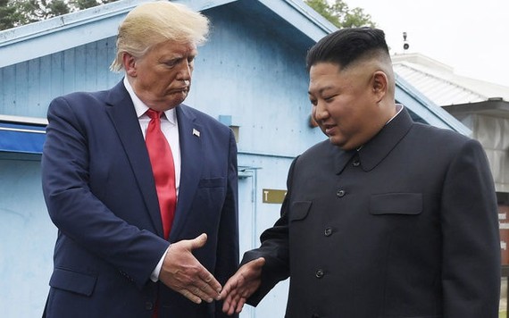 Ông Trump cảnh báo: "Kim Jong Un sẽ mất mọi thứ sau vụ thử tên lửa lớn"