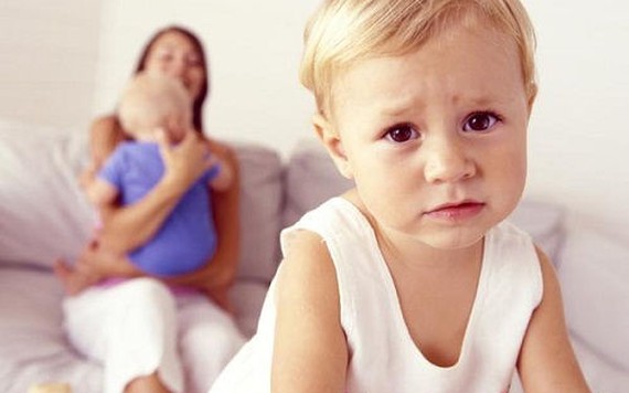 Dạy trẻ khi mẹ chuẩn bị có em bé