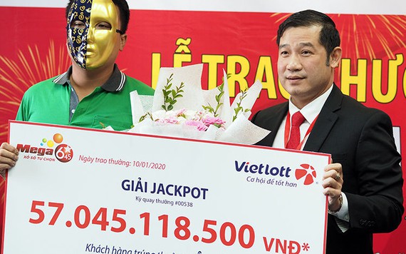 Tài xế Grabike trúng Jackpot hơn 57 tỷ đồng, vẫn muốn chạy xe ôm mỗi ngày