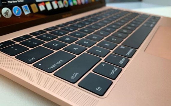 Đạo diễn thắng giải Oscar cho rằng Apple nên thay đổi bàn phím MacBook