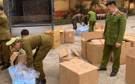 Tạm giữ 119.000 khẩu trang y tế không hóa đơn ở Lạng Sơn
