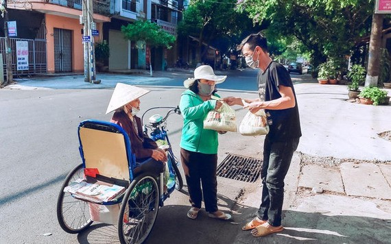 TP.HCM hỗ trợ cho hàng chục ngàn người gặp khó khăn do dịch COVID-19