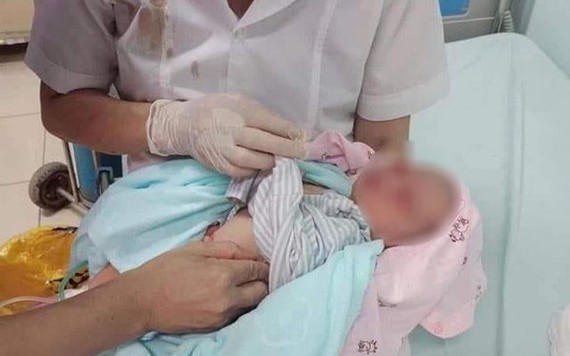 Vụ bé sơ sinh bị bỏ dưới hố gas: Người mẹ khai gì?