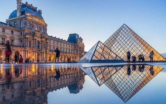 Bảo tàng Louvre đón du khách trở lại sau khi đóng cửa do COVID-19