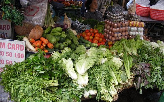 Giá các loại rau xanh tăng bất thường tại chợ