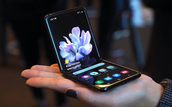 Siêu phẩm Samsung Galaxy Z Flip giá giảm gần 15 triệu đồng sau 6 tháng bán tại Việt Nam