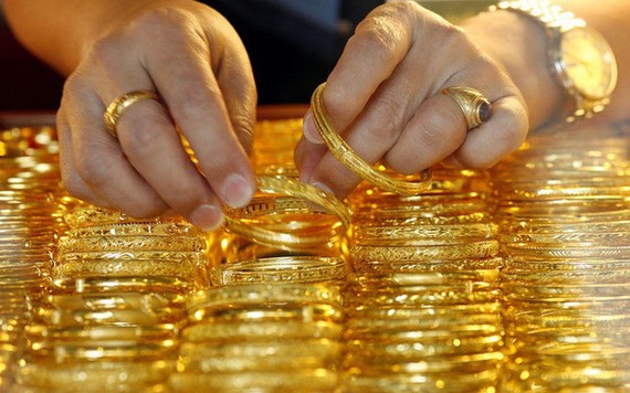 Giá vàng tiếp tục giảm sốc, về quanh 56 triệu đồng mỗi lượng
