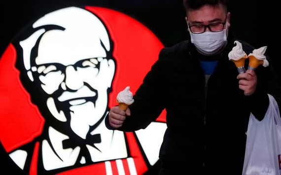 Chuỗi KFC, Pizza Hut Trung Quốc niêm yết tại Hong Kong vì sợ Tổng thống Trump ‘tống cổ’