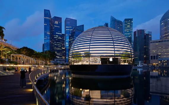 Vẻ đẹp của Apple Marina Bay Sands với thiết kế như chiếc 'lồng đèn' tại Singapore