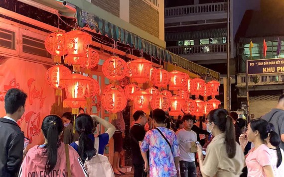 Phố lồng đèn ở Sài Gòn năm nay có gì?