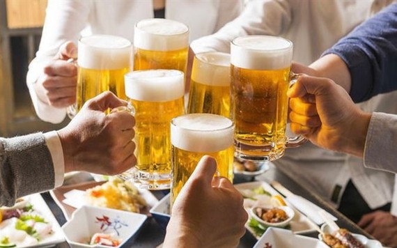 Từ ngày 15/11, ép người khác uống rượu, bia có thể bị phạt đến 1.000.000 đồng