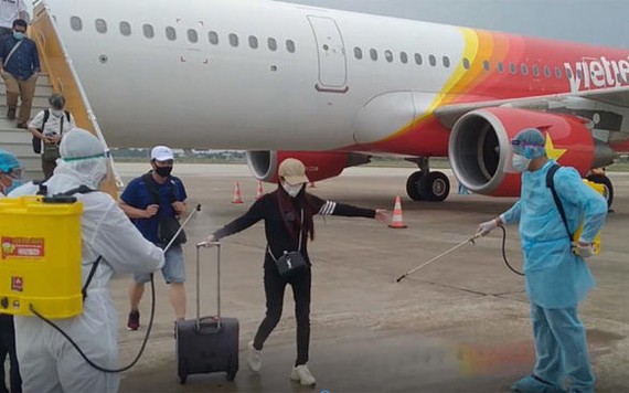 Vì sao các chuyến bay thương mại quốc tế về Việt Nam phải tạm dừng?